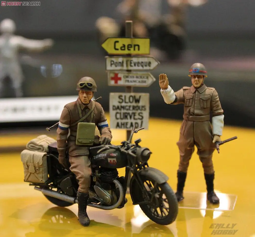 

1/35 BRITISH BSA M20 MOTORCYCLE w/MILITARY POLICE SET 35316