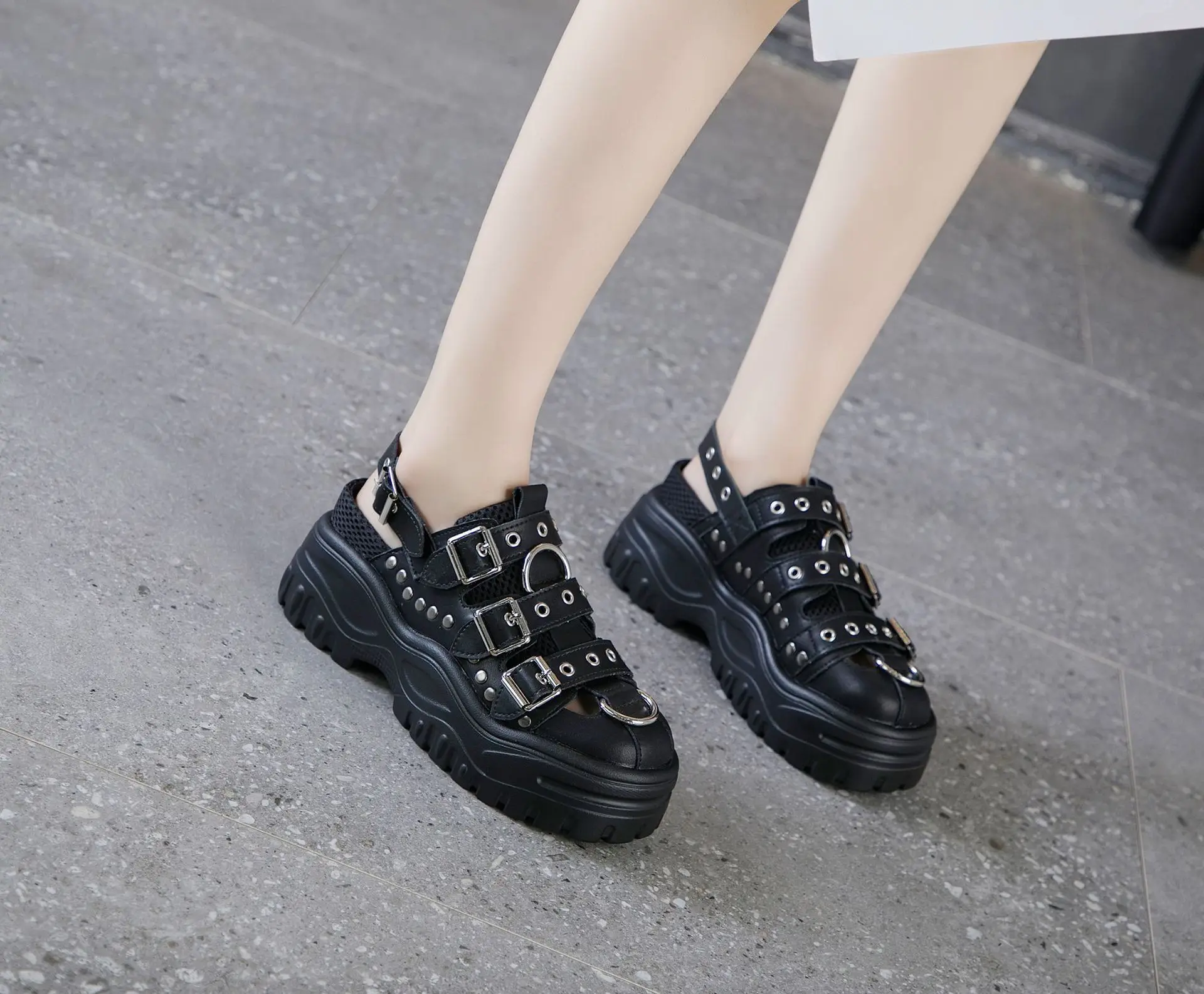 Повседневная обувь; женские босоножки с заклепками на платформе; zapatos de mujer; chaussures femme; женская обувь на массивном каблуке; sandalias mujer;