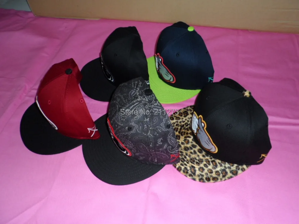 Оптовая продажа Кепка snapback oem вышивка бесплатная доставка Черная Корона зеленые