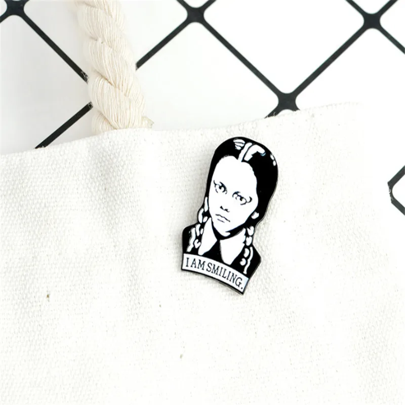 Охрана окружающей среды цинковый сплав Ретро Девушка среда Addams я улыбаюсь брошь