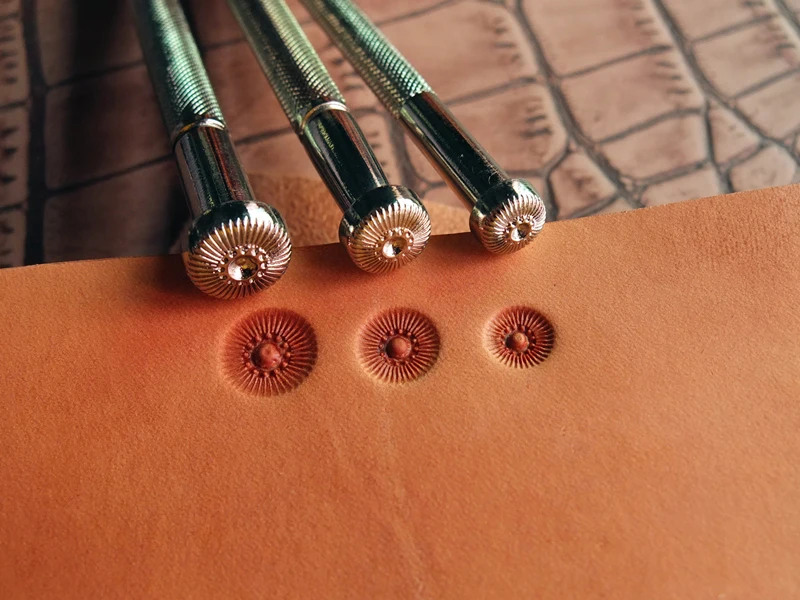 Классический инструмент для резьбы по коже ручной работы с гравировкой