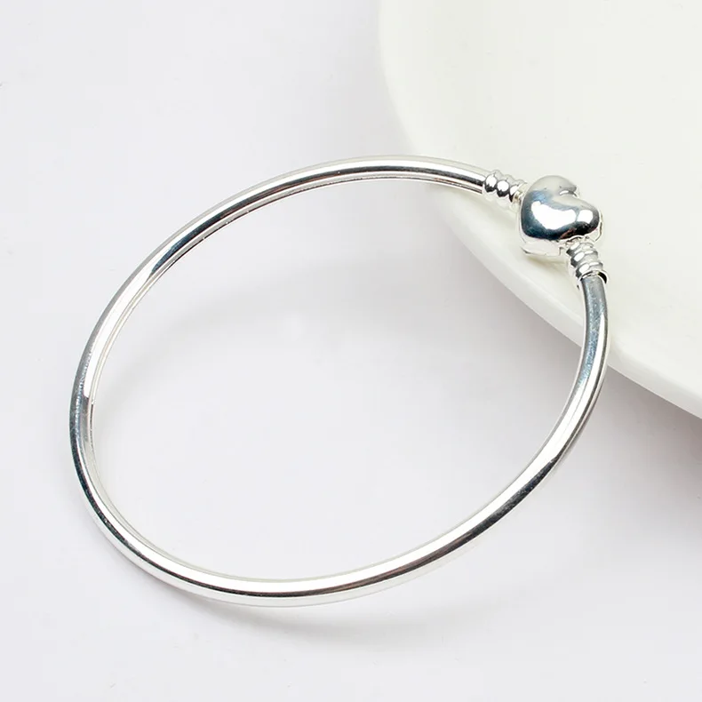 Простые серебряные сердечные браслеты в стиле любви для женщин горячие оригинальные дизайны бусин декоративных европейских браслетов и украшений.