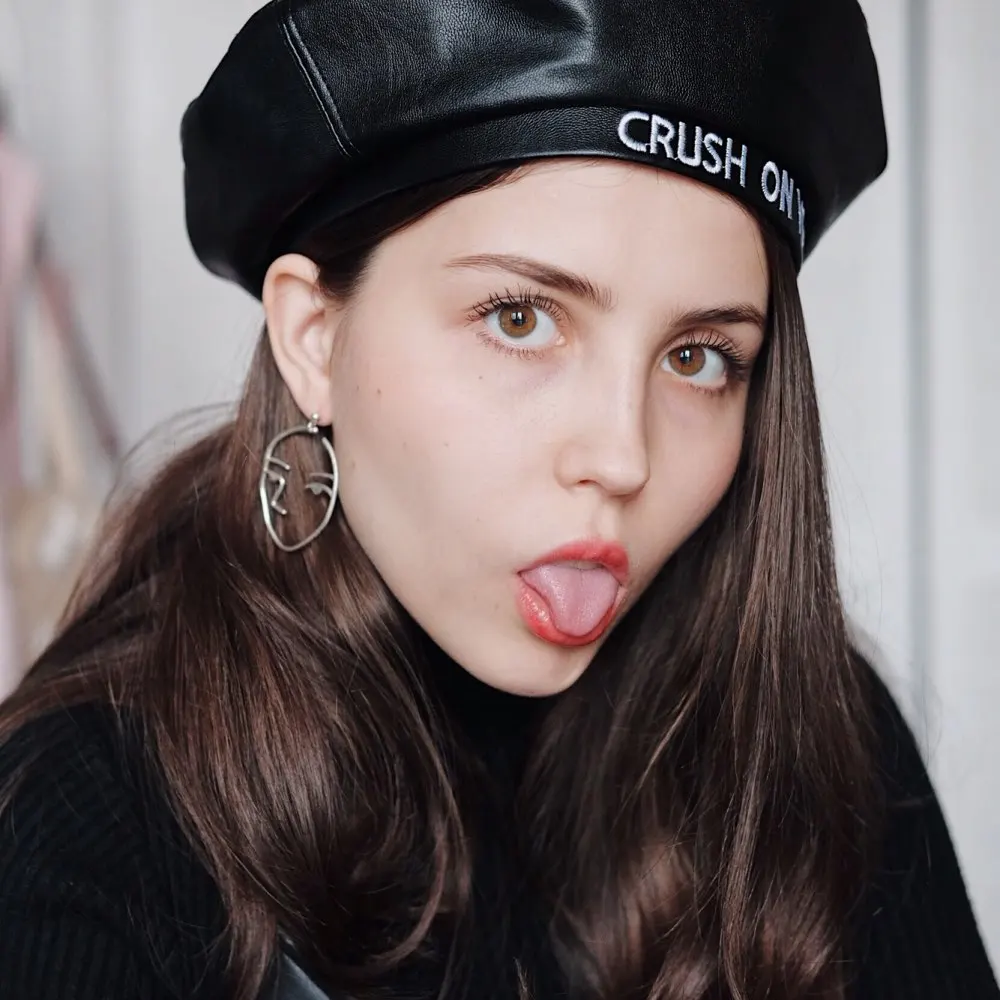 JOEJERRY черный кожаный берет шляпа вышивка плоский берет Кепка boina Feminina шляпы с буквами для женщин девочек