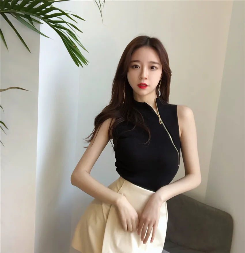 Женский укороченный топ без рукавов на молнии с асимметричным подолом одежда