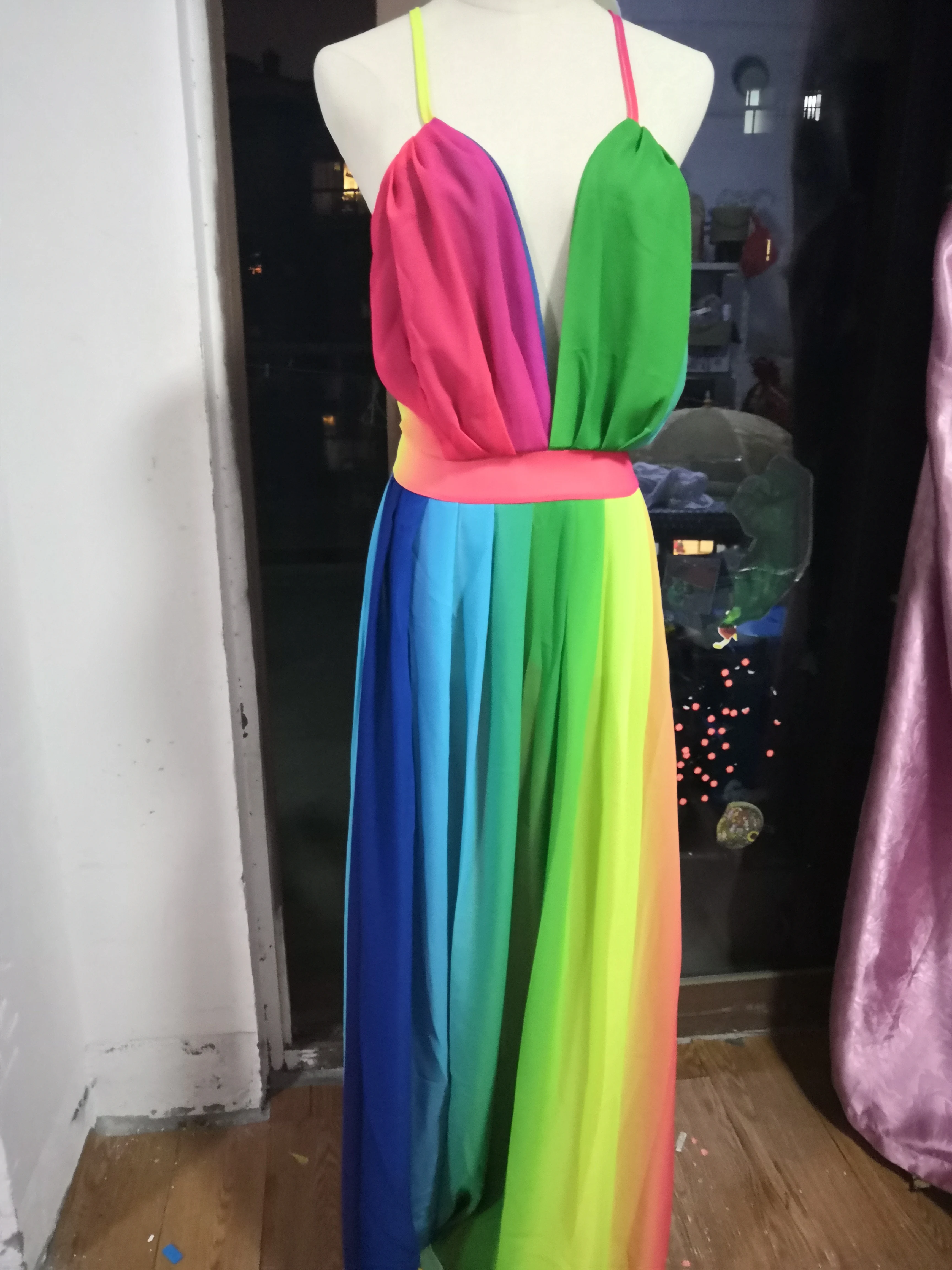 Женское длинное платье без рукавов с открытой спиной и v-образным вырезом в