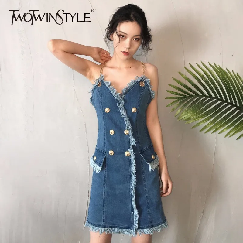 TWOTWINSTYLE 2019 джинсовое летнее платье с открытыми плечами для женщин сексуальный v