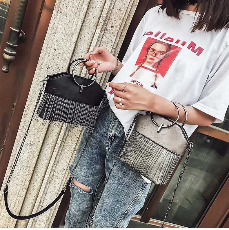 HISUELY Новые женские Сумки из искусственной кожи с кисточками модные дизайнерские черные сумки через плечо с цепочкой на цепочке женская сумка-мессенджер