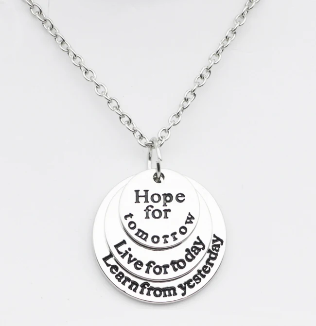 Вдохновляющее ожерелье учится из вчера жить на сегодня надеюсь завтра