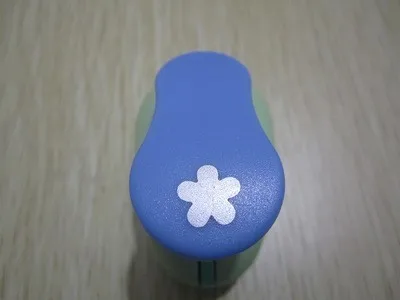 Flower Мини furador 8/10 мм с украшением в виде милого цветка Бумага резак пуансон ручная машина для тиснения просверленные Скрапбукинг furadores Эва(этиленвинилацетат - Цвет: Flower