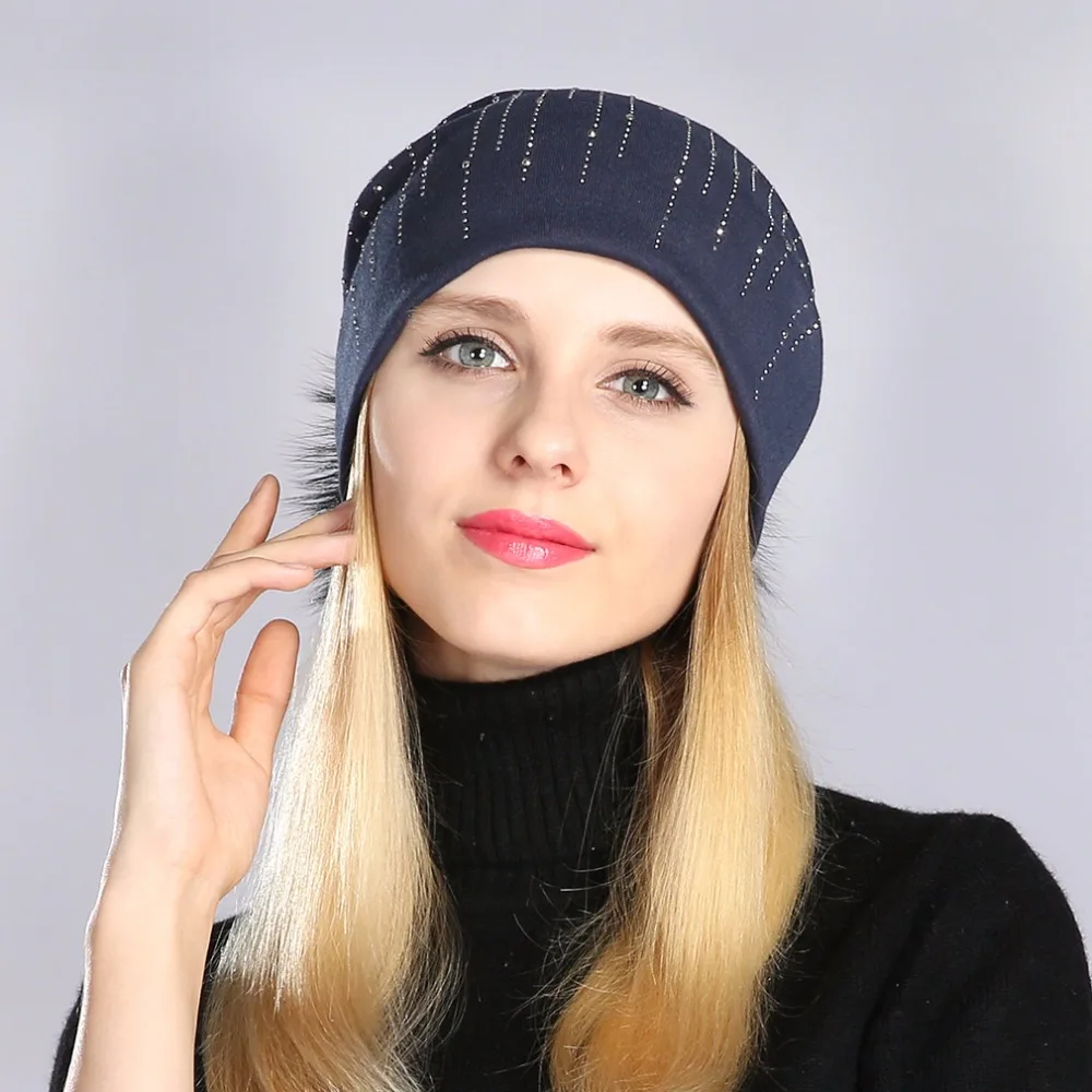 Женские хлопковые шапки Geebro зимние теплые со стразами и помпонами из