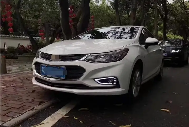 Дизайн и поворота стиль реле 12V авто светодиодный DRL Габаритные огни с отверстием для противотуманной лампы для Chevrolet Cruze