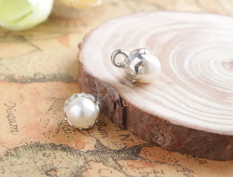 

FREE SHIPPING 50PCS Fashion Faux Pearl 10mm Petal Buttons Charms Sewing Craft #26514