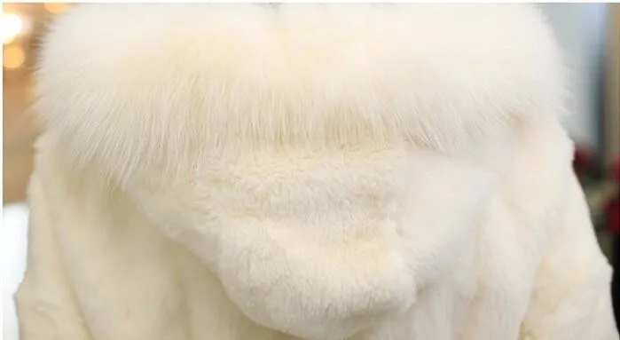 Женское пальто из искусственного меха новое модное зимнее с капюшоном и длинными