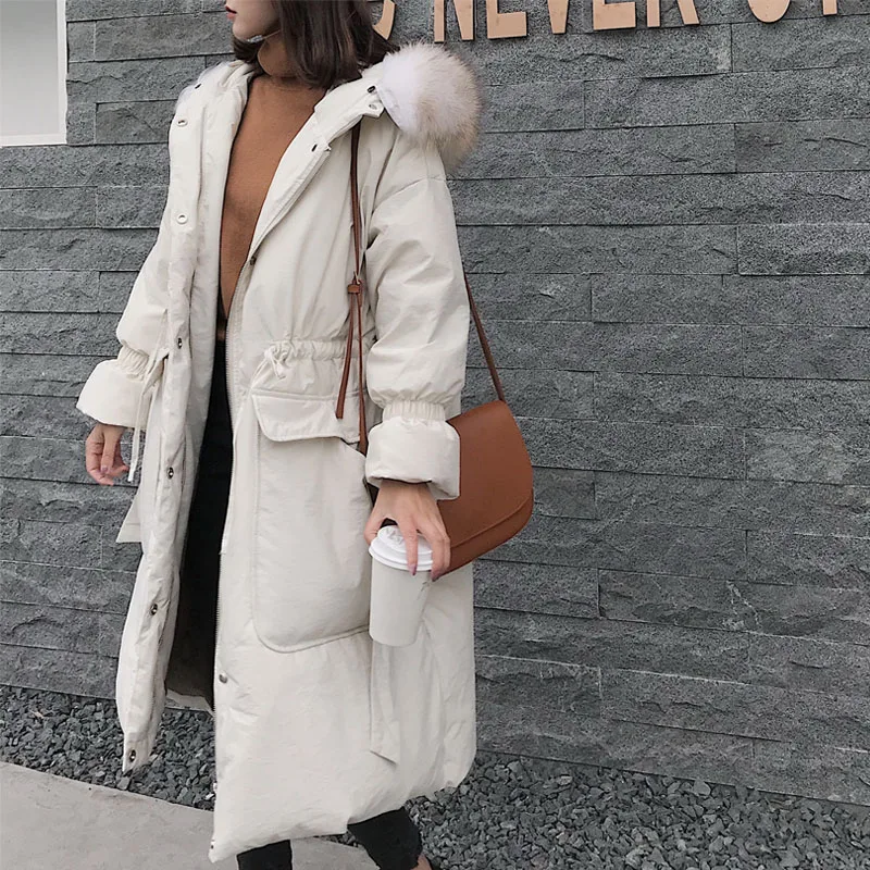 Куртка женская длинная с капюшоном и воротником из натурального меха енота 90%