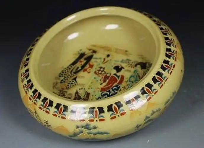 

CHINESE OLD PORCELAIN PAINTING BELLE ASHTRAY
