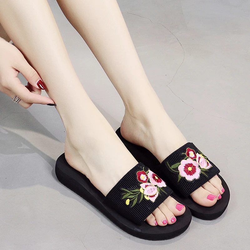 {D & Henlu}/вышитые шлепанцы женская обувь Летние вьетнамки пляжные на танкетке с