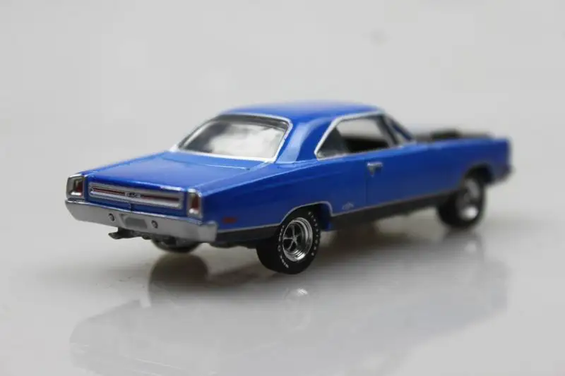 Зеленый светильник 1: 64 1969 Плимут GTX бутик сплава автомобиля игрушки для детей детские игрушки оптом