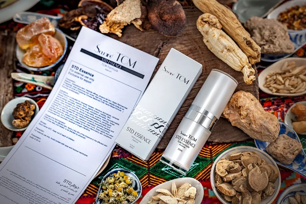 Scuare STD Essence формула TCM Rhizoma отбеливает и увлажняет сужает поры скрывает примеси