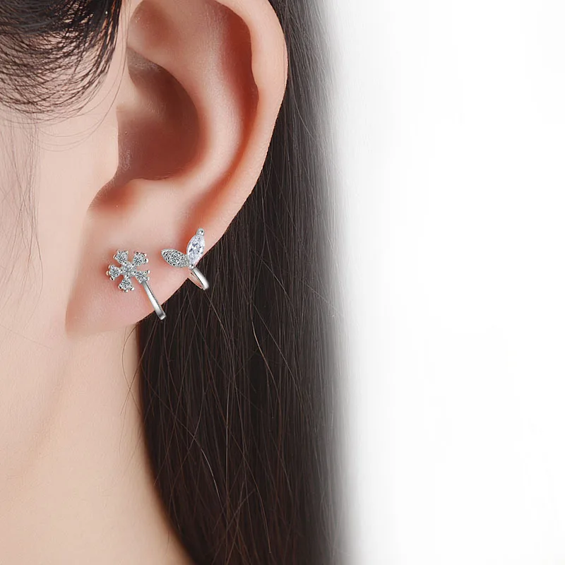 Женские серьги-гвоздики из серебра 100% пробы с цветком кристаллом