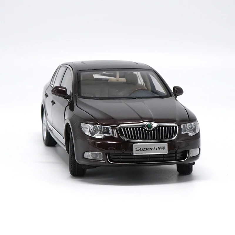 Оригинальная коробка Новинка 1:18 Skoda Superb литой металлический автомобиль модель