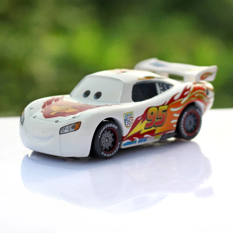 

Pixar Cars 2 NO.95 White Lightning McQueen Diecast Metal Alloy Model Car Cute Toys For Children 1:55 Loose New Brand In Stock
