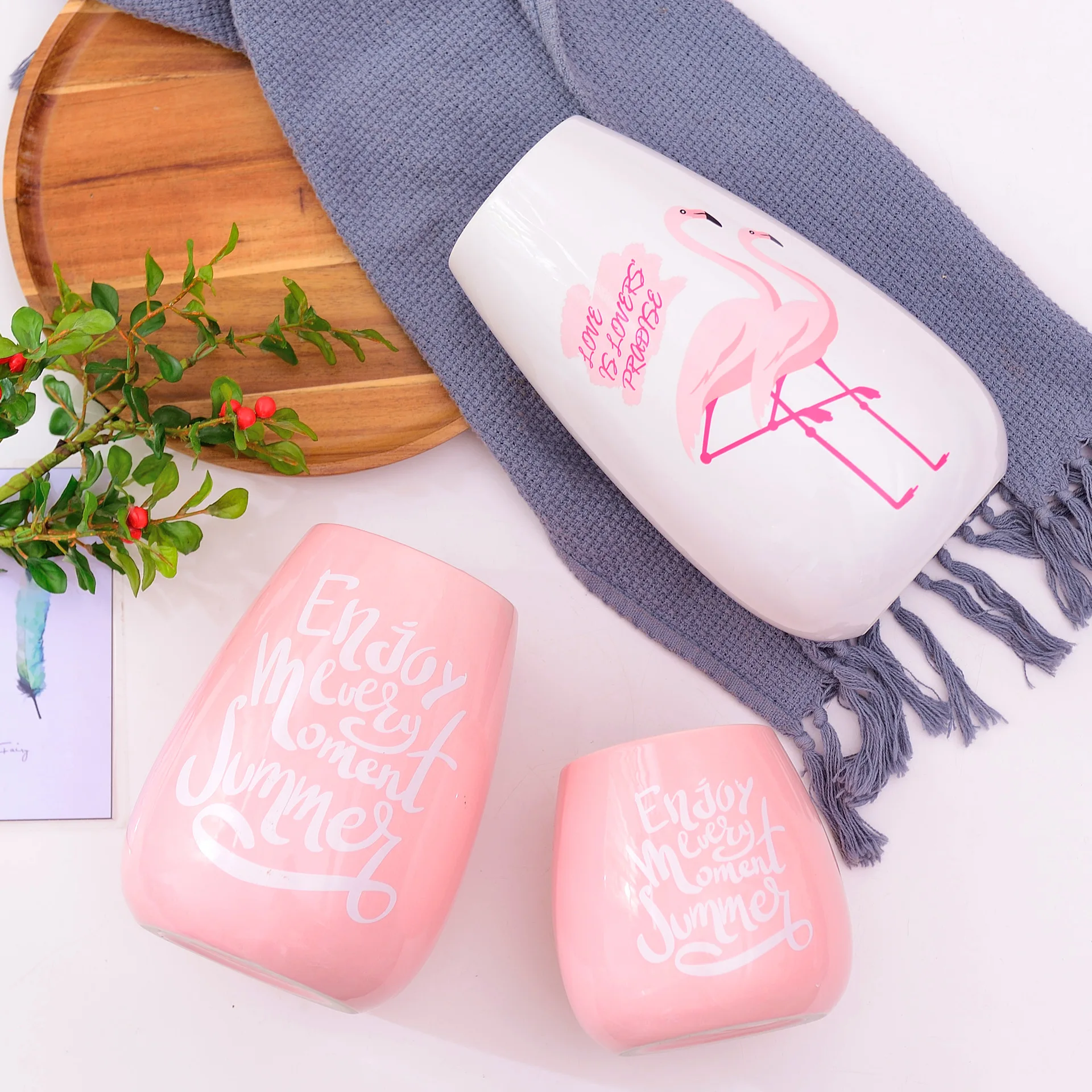 Простая в современном скандинавском стиле белый розовый мини керамическая ваза