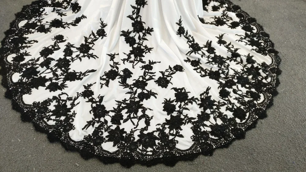 Кафтан Дубай черное платье с аппликацией и длинными рукавами цвета слоновой