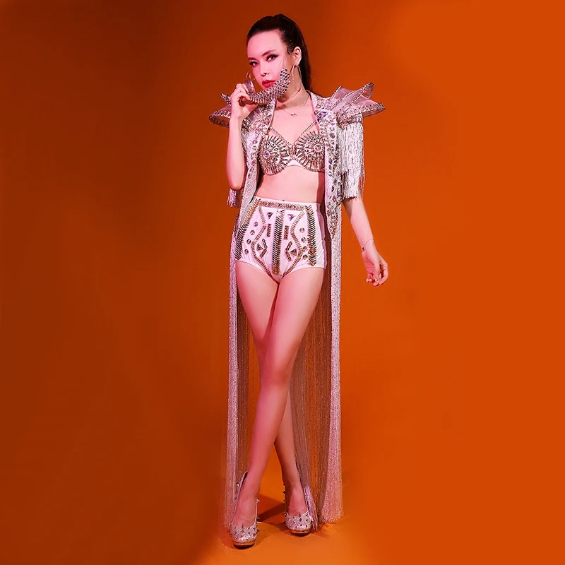 Женский костюм с длинной бахромой разноцветный яркими стразами белый пиджак