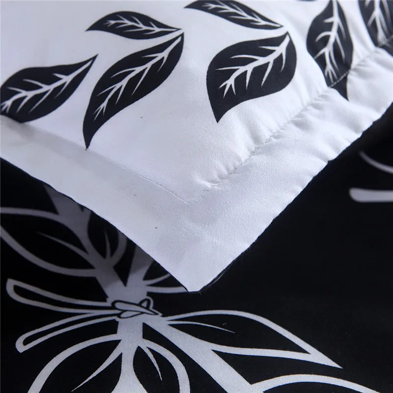 Постельные принадлежности черного и белого цвета для влюбленных используется