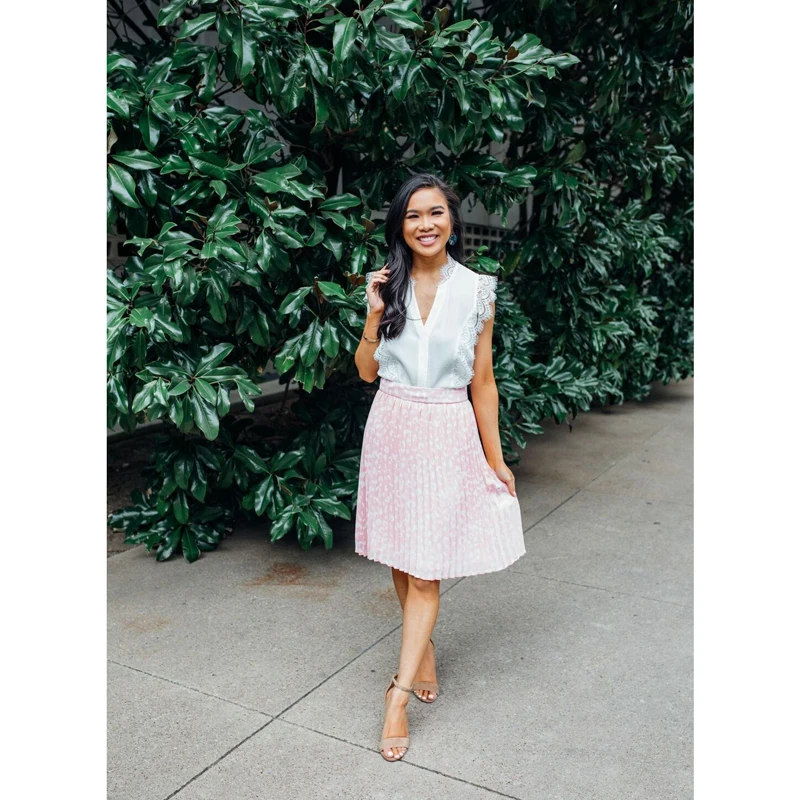 Женская шифоновая блузка с v образным вырезом белая без рукавов повседневные