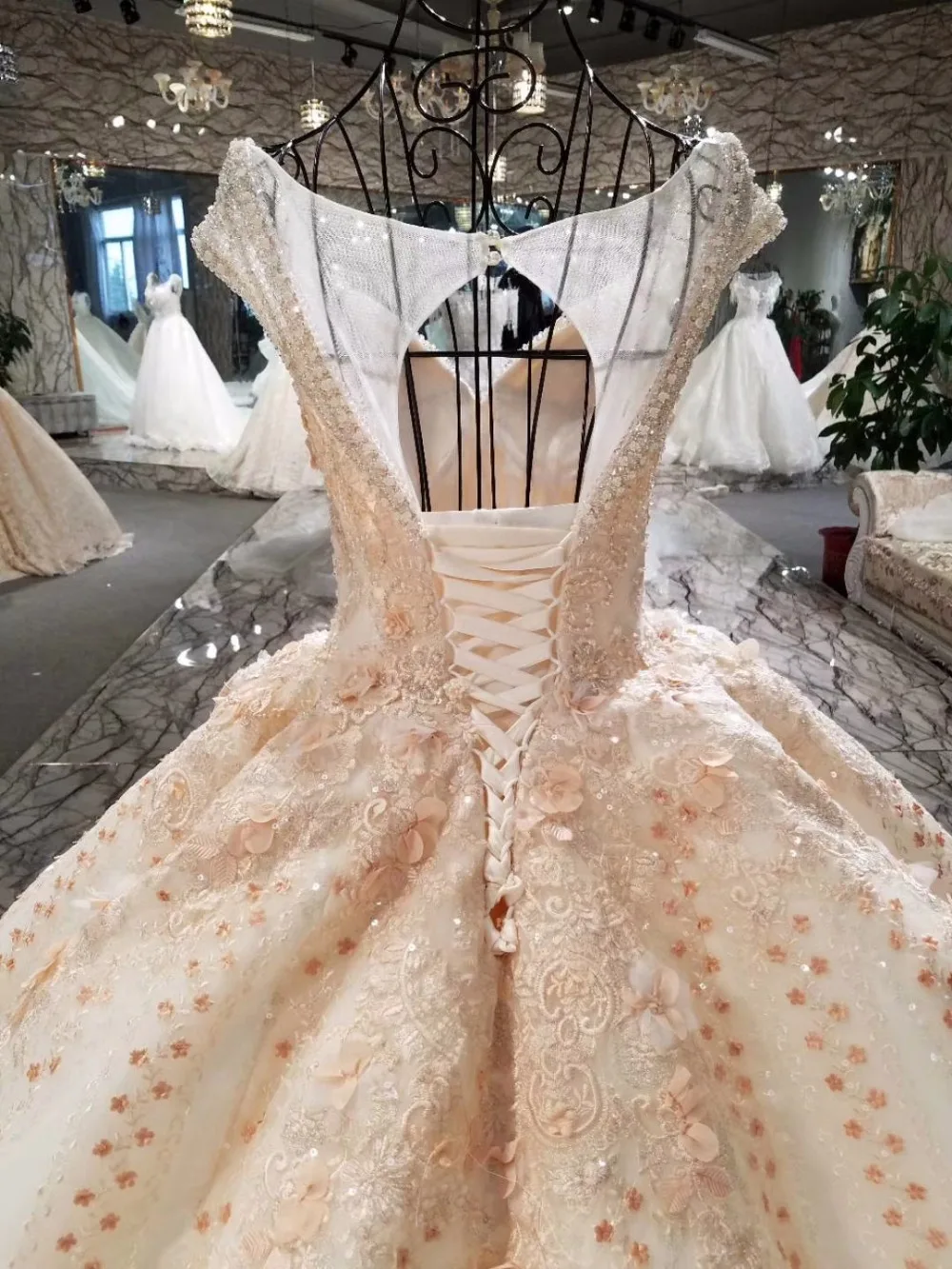 Новое роскошное кружевное платье с аппликацией из бисера и кристаллов v образный