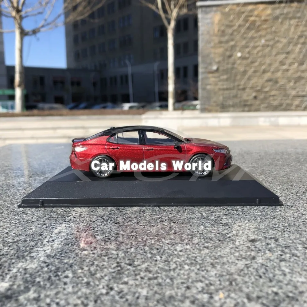 Модель литая автомобиля для всех новых Camry Sport 1:43 (красный) + небольшой