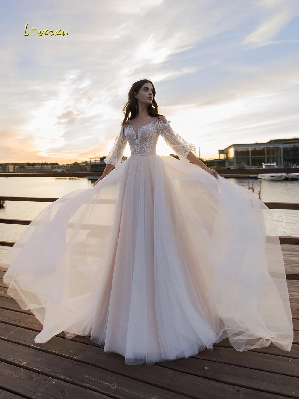 Кружевные пляжные свадебные платья Loverxu с рукавами-фонариками три четверти 2019