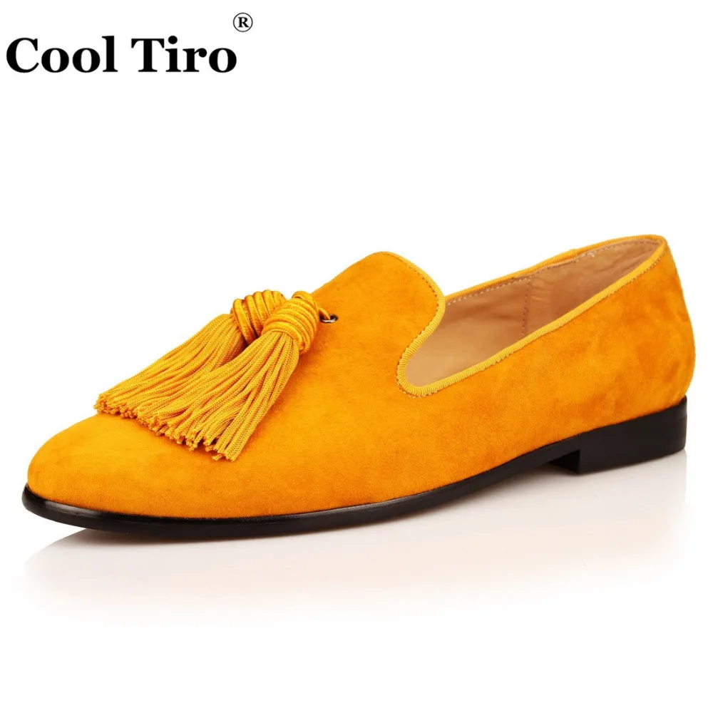 Мужские замшевые мокасины с бахромой золотистые слипоны на плоской подошве |