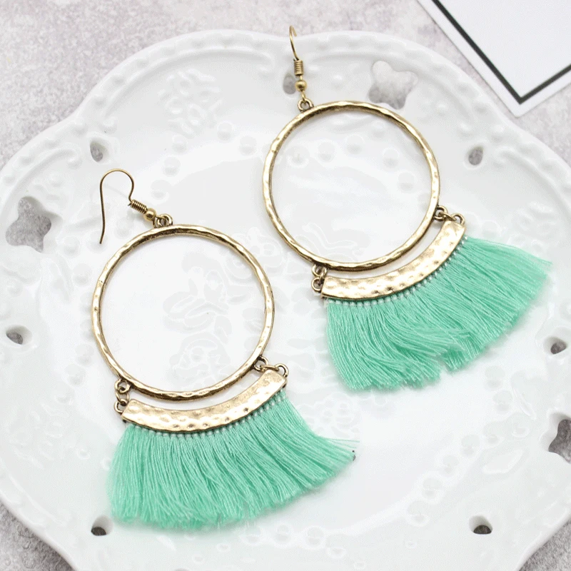 Полые большие круглые серьги с крупными кисточками в стиле ретро панк