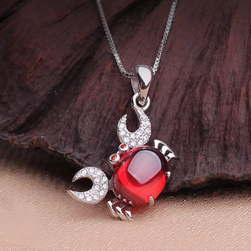 

2015 new 925 Sterling Silver Natural semi-precious stone Garnet Necklace Pendant cartoon crab Korean fashion girlfriend gift