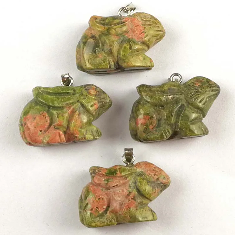 Резной кулон из бусин унакита с драгоценным камнем и кроликом 25x16x12мм | Украшения