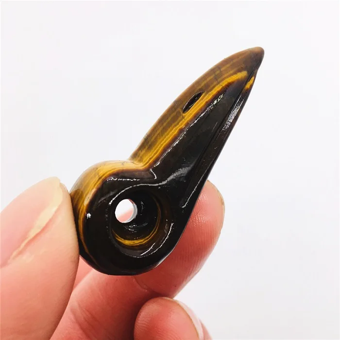 Tiger eye stone bone 6 см Природный Флюорит кристалл резьба ворона хрустальный череп рейки Целебный Камень драгоценный камень коллекция - Цвет: Tiger eye stone bone
