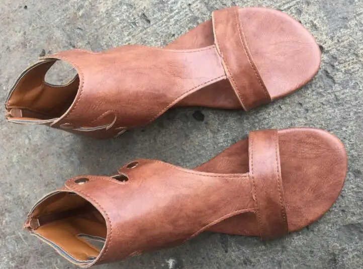 

Women Sandals Soft Leather Sandals Women Casual Summer Shoes Female Flat Sandals Plus Size 35-43 Beach Shoes Rivet Slipper