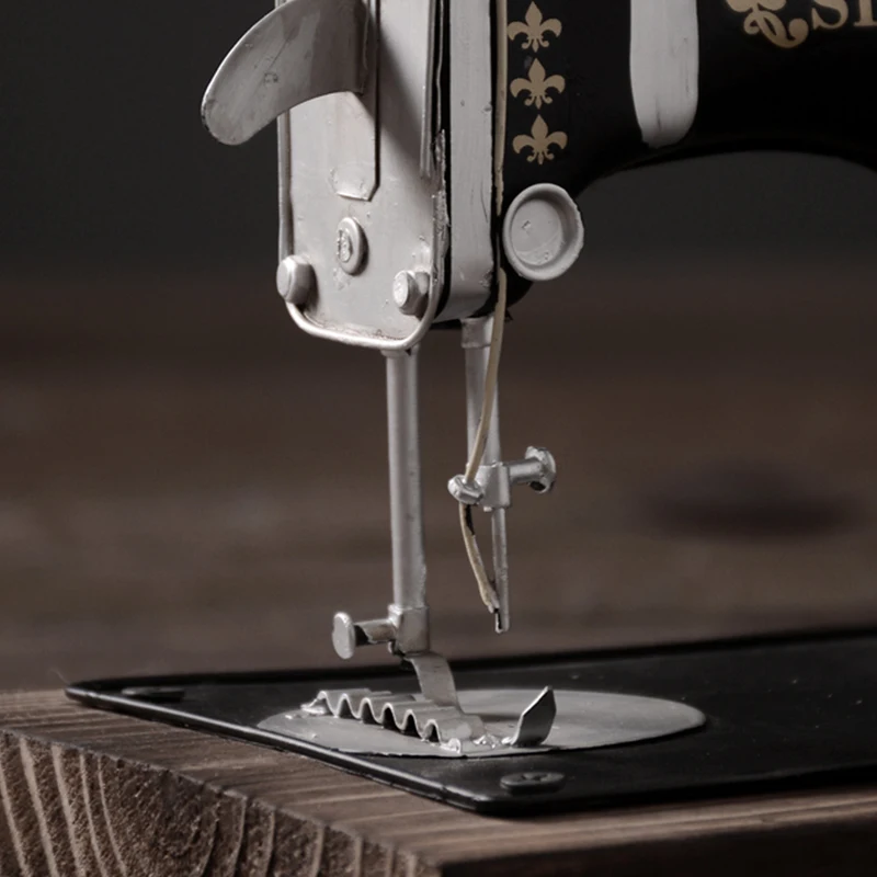 Винтажная старомодная швейная машина модель реквизит ретро железное ремесло для