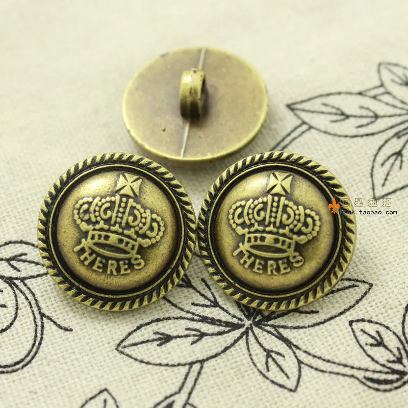 Оптовая продажа винтажные швейные пластиковые пуговицы с короной аксессуары для