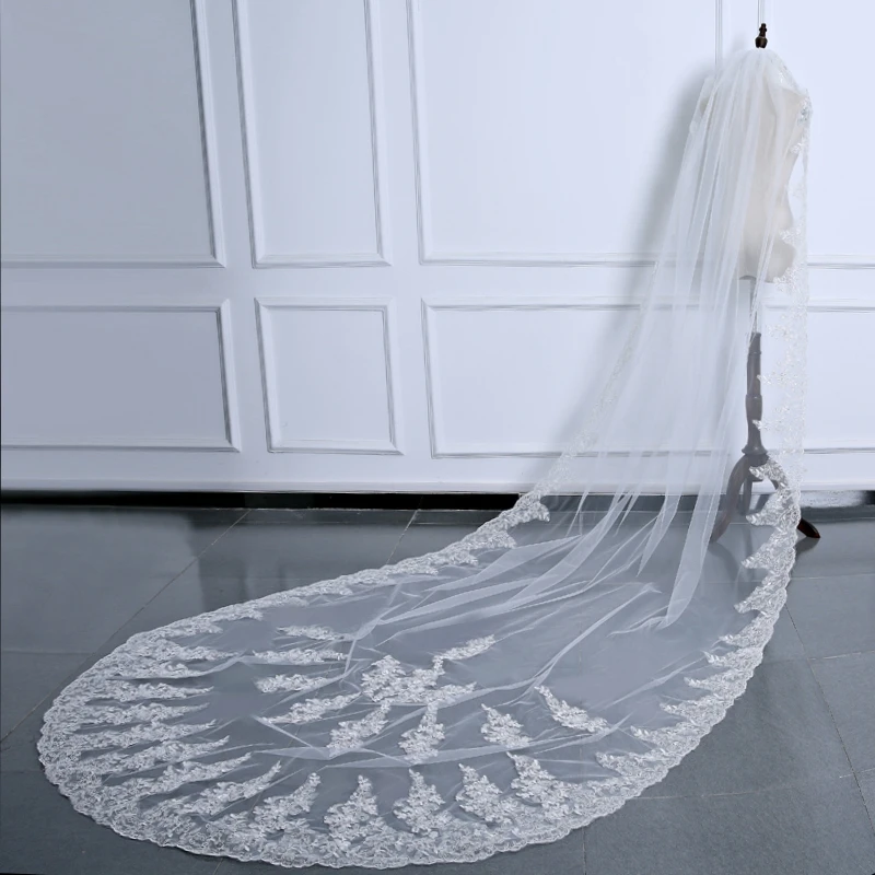 Фата свадебная Однослойная с кружевными краями и гребнем 2023 |