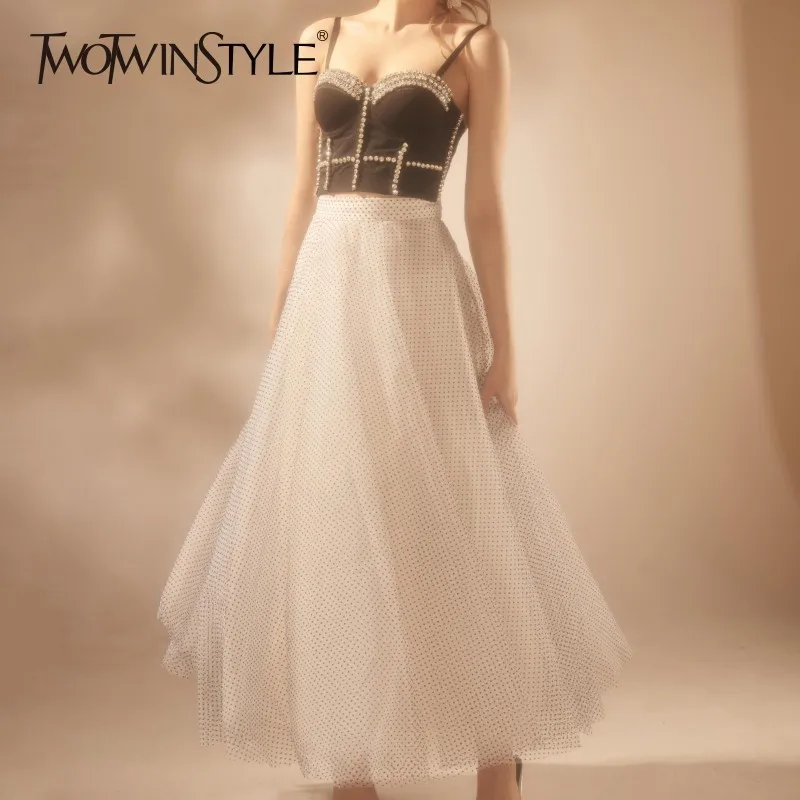 TWOTWINSTYLE корейский комплект из двух предметов женские бриллианты лоскутное без рукавов без бретелек укороченный топ Высокая талия юбка в горошек женские костюмы