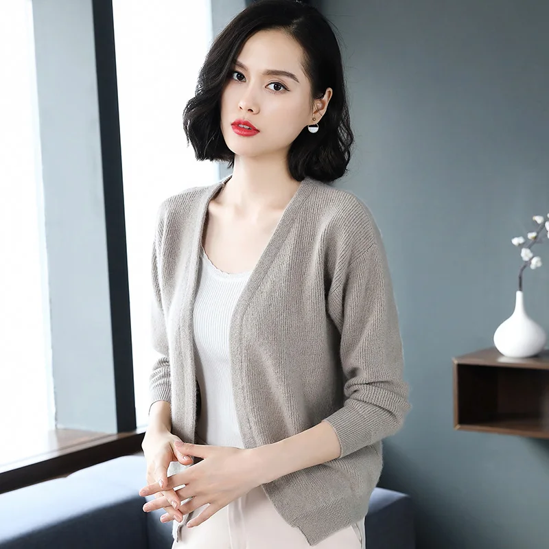 Свитер женский с треугольным вырезом на весну осень 2019| |