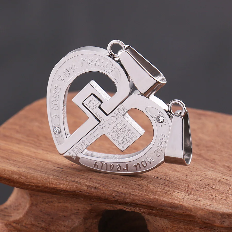 Простое но элегантное ювелирное изделие подвеска в виде половины сердца