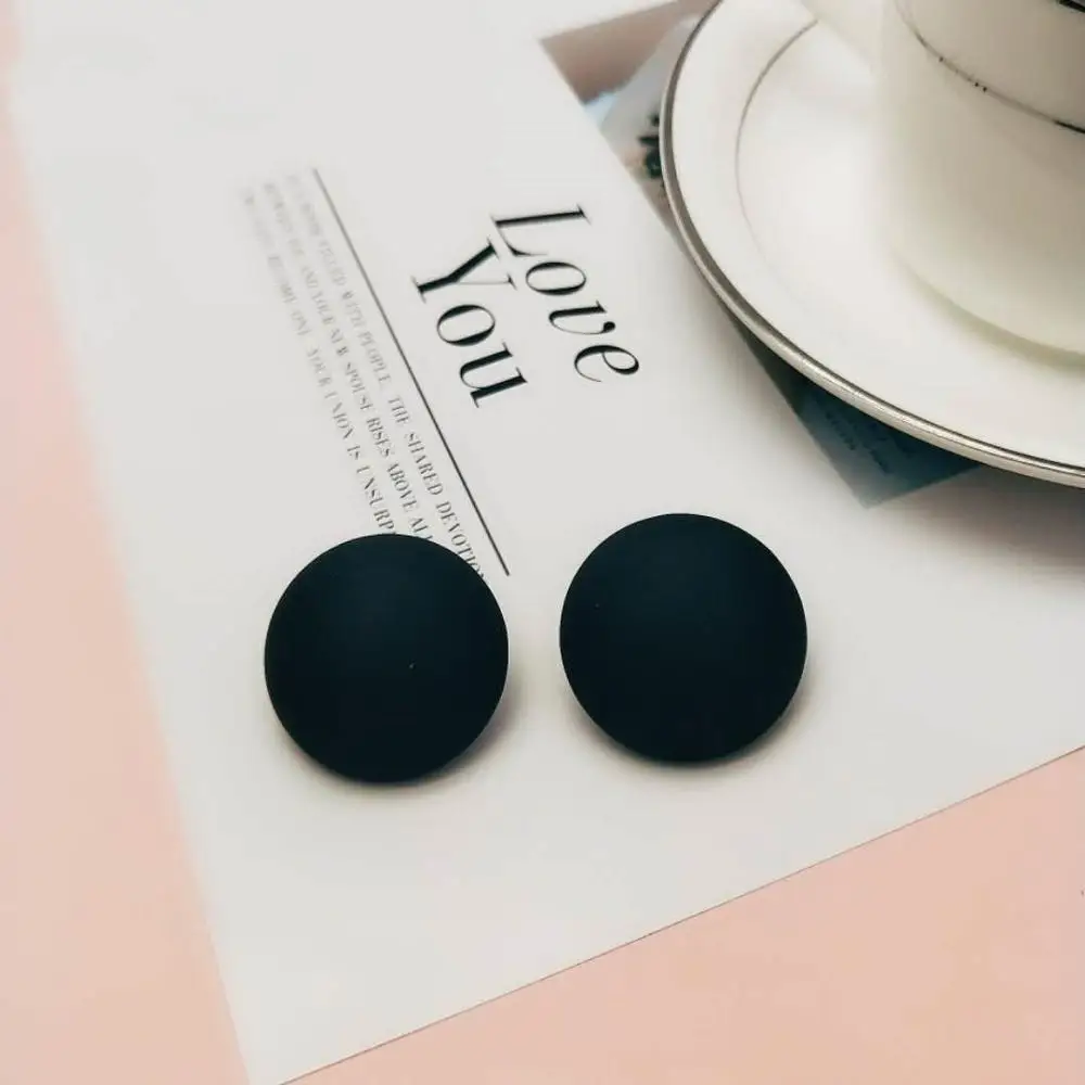 Модные женские сережки черный розовый красный цвет хорошее качество резиновые