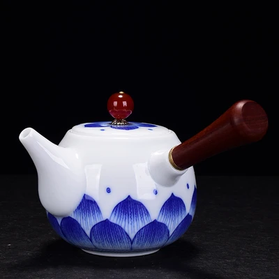 Керамический гуманоидный чайник Цзиндэчжэнь подглазурный цвет синий и белый