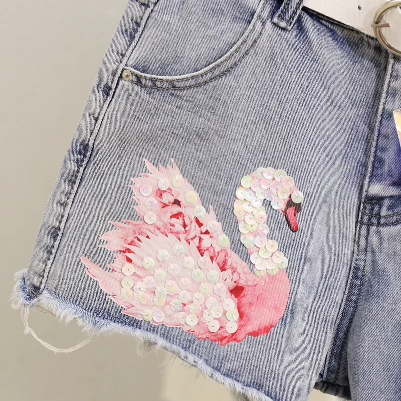 Женский комплект с пайетками черно белая футболка коротким рукавом джинсовые