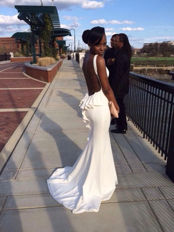 Женское длинное вечернее платье элегантное белое с открытой спиной для