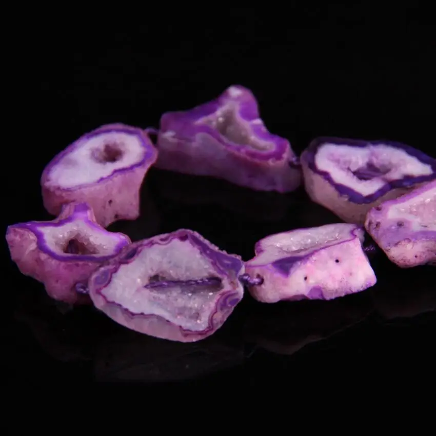 Бусины-кулоны из агата фиолетовые плиты в произвольной форме 12-15 шт. | Украшения и